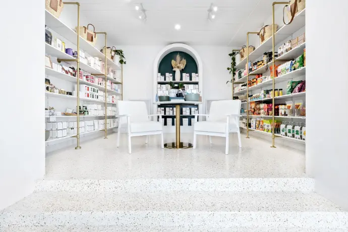 Showroom in Ultra Flake Ice with Gold Mica on White