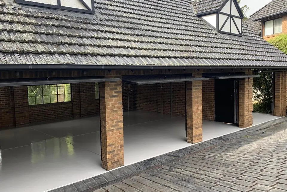 Garage with EPO100T Plain Coat Light Grey